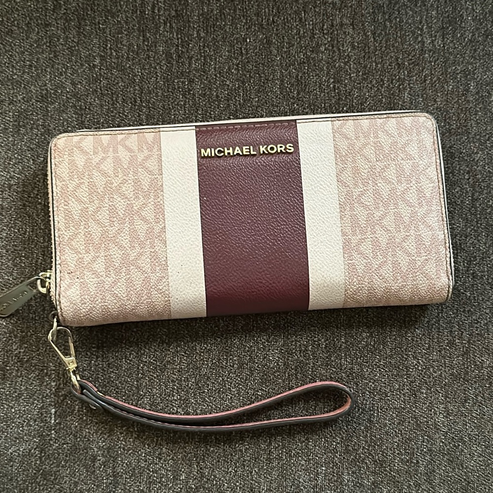 Micheal Kors - Logo Stripe Continental Wristlet